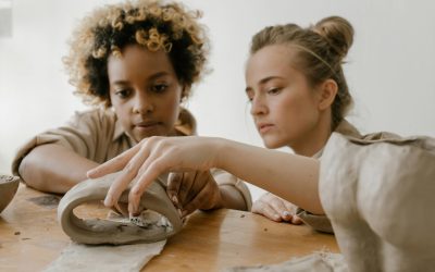 La sculpture en céramique : l’art de modeler la matière.